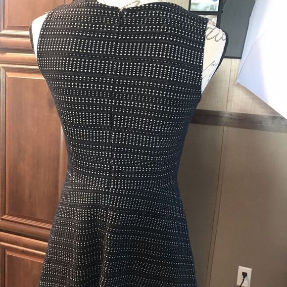 Banana Republic Fit and Flare Dress Black Sleeveless Size 0P - Picture 7 of 13